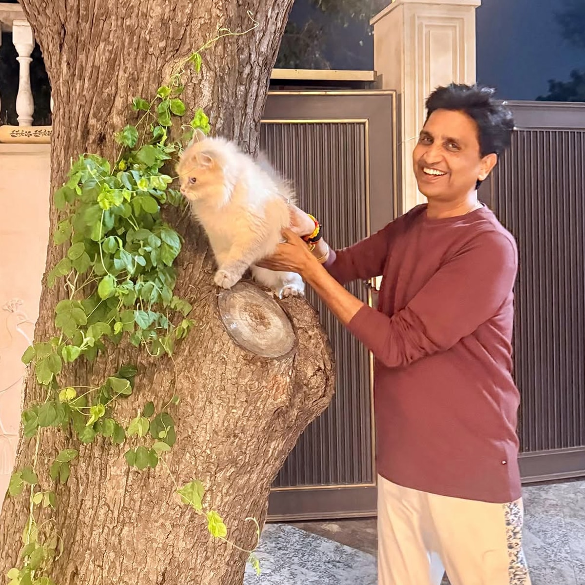 ramayana lyricist kumar vishwas Love Story