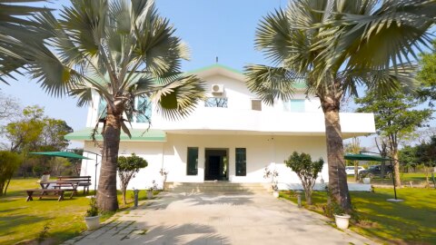 mika singh farmhouse