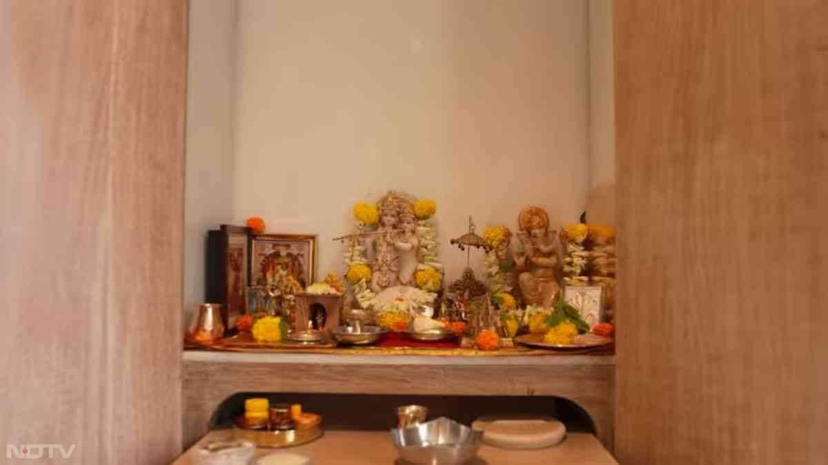 मौनी का घर