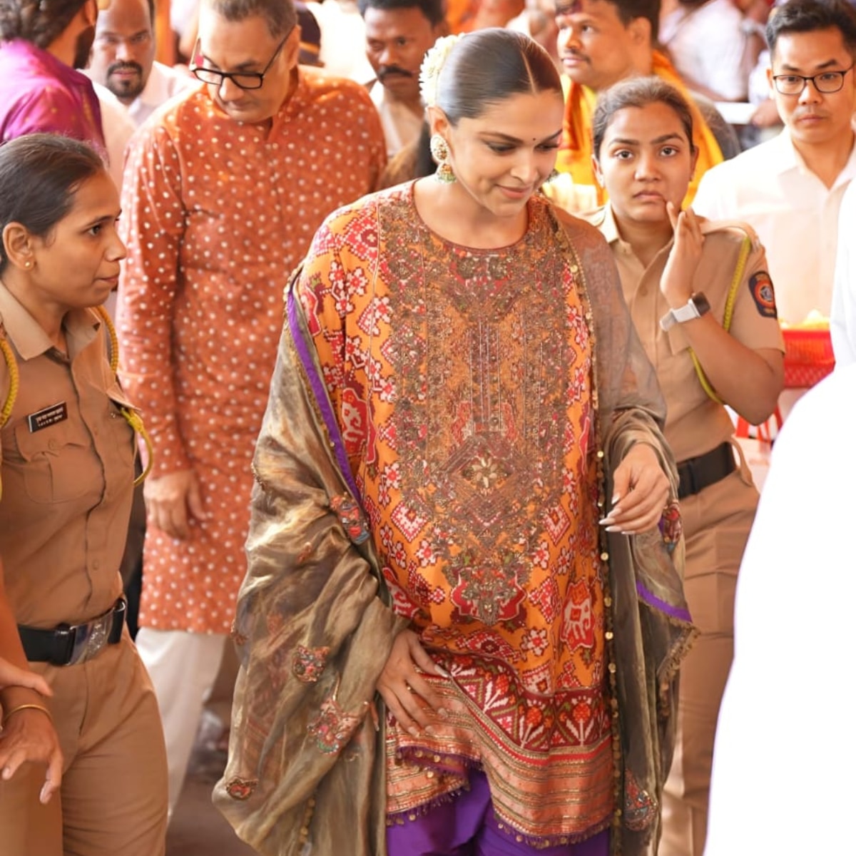 Pregnant Deepika Padukone 