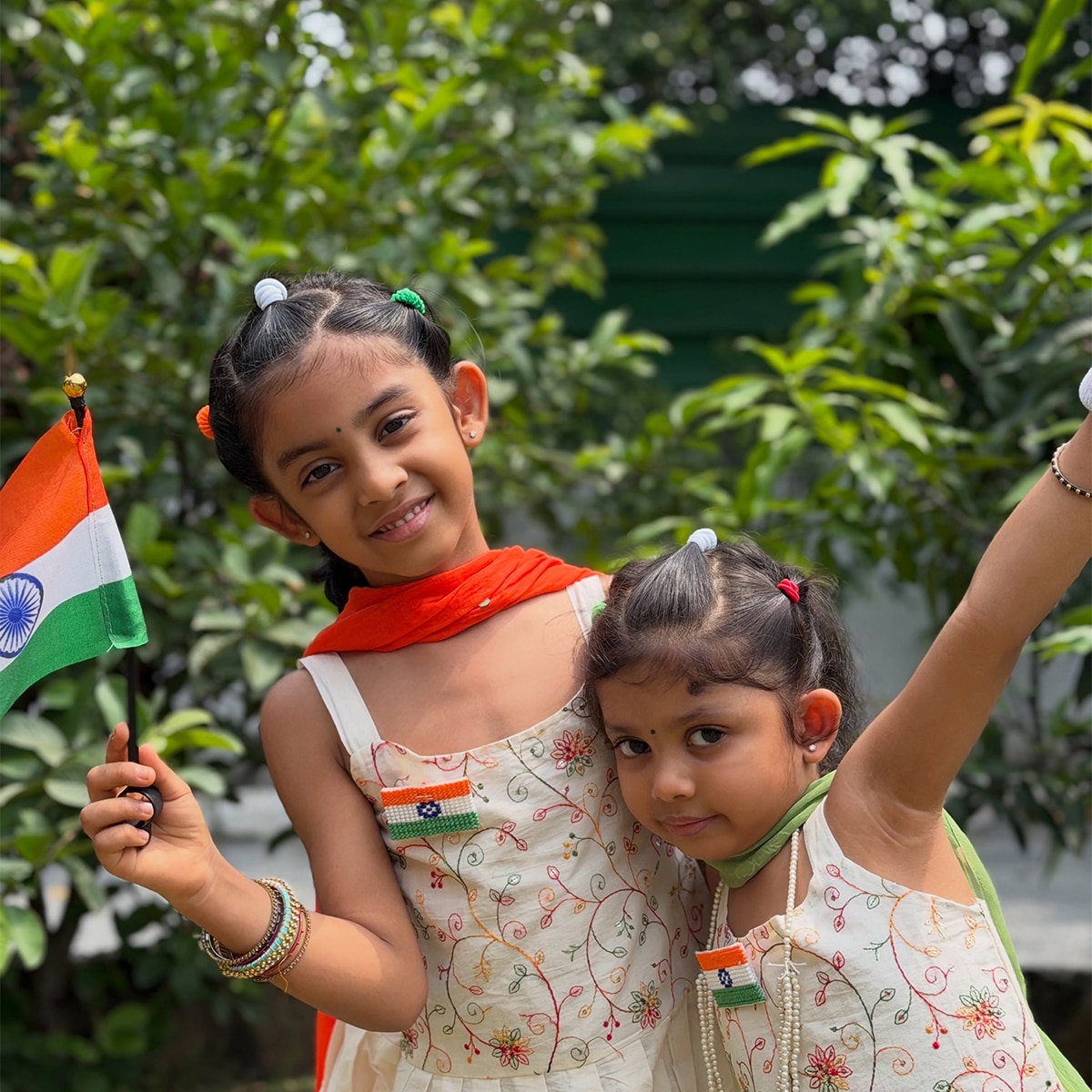 मनोज तिवारी की बेटियां