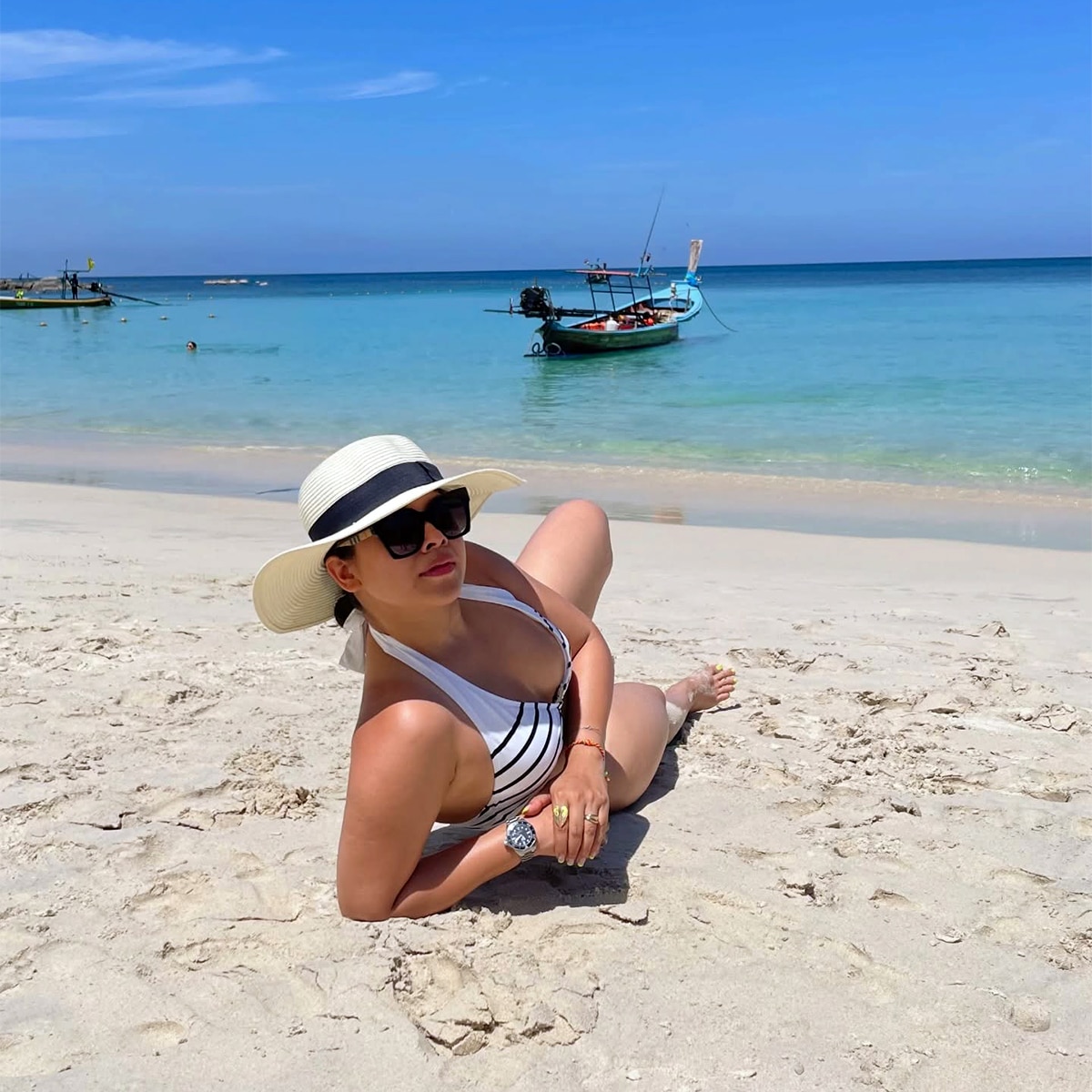 sumona chakravarti stunned in bikini