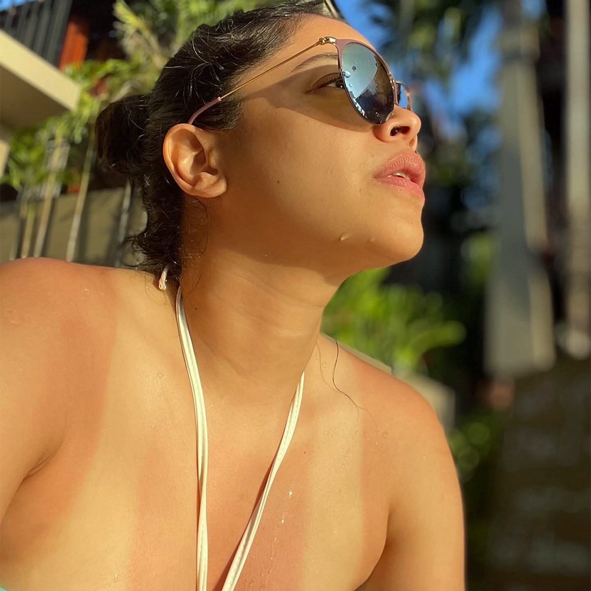sumona chakravarti stunned in bikini