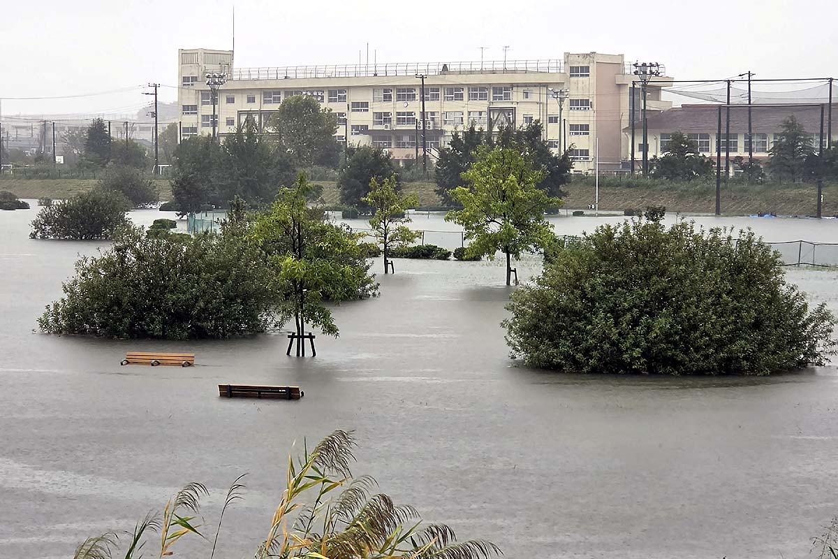 Typhoon Dujuan Japan