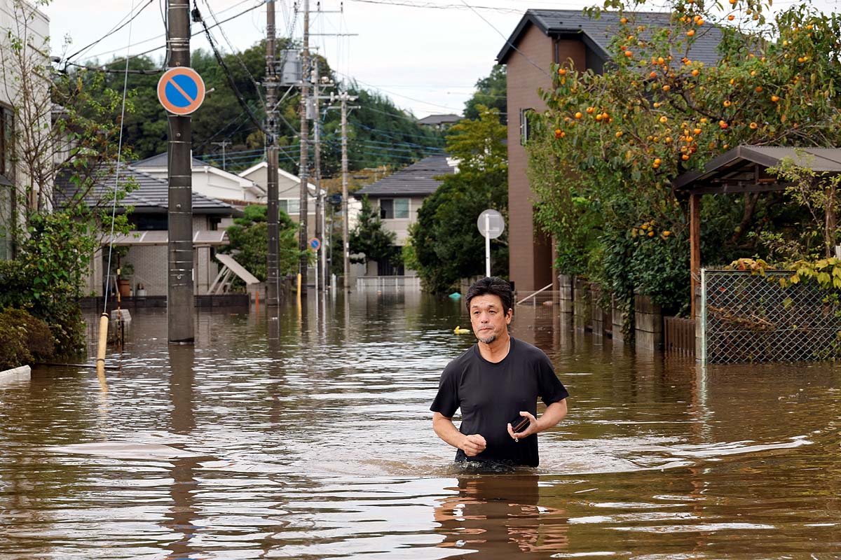 Typhoon Dujuan Japan