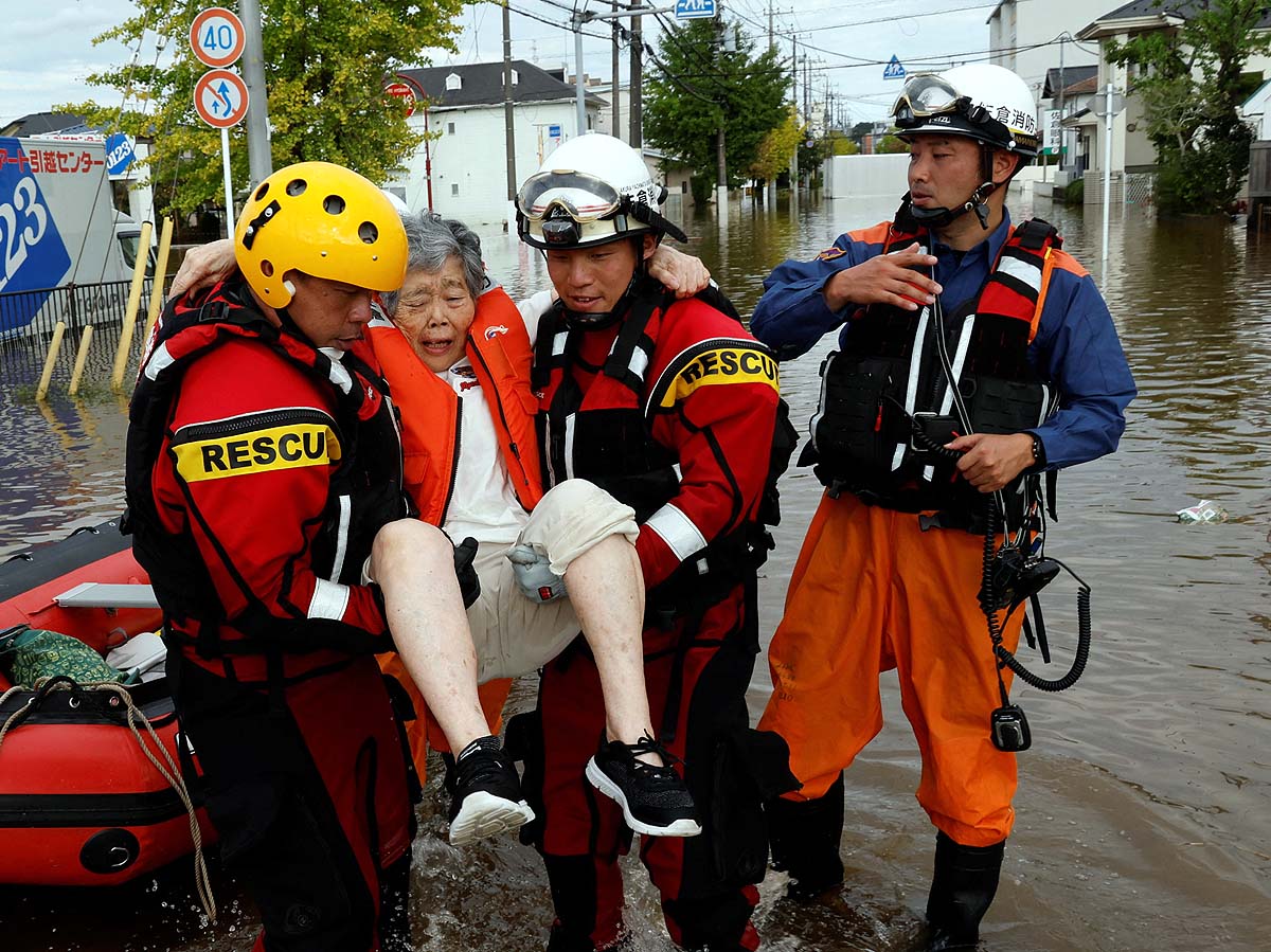 Typhoon Dujuan Japan