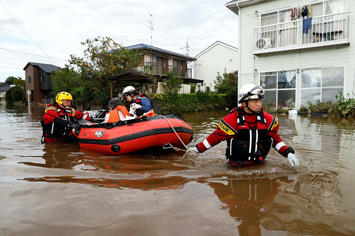 Typhoon Dujuan Japan