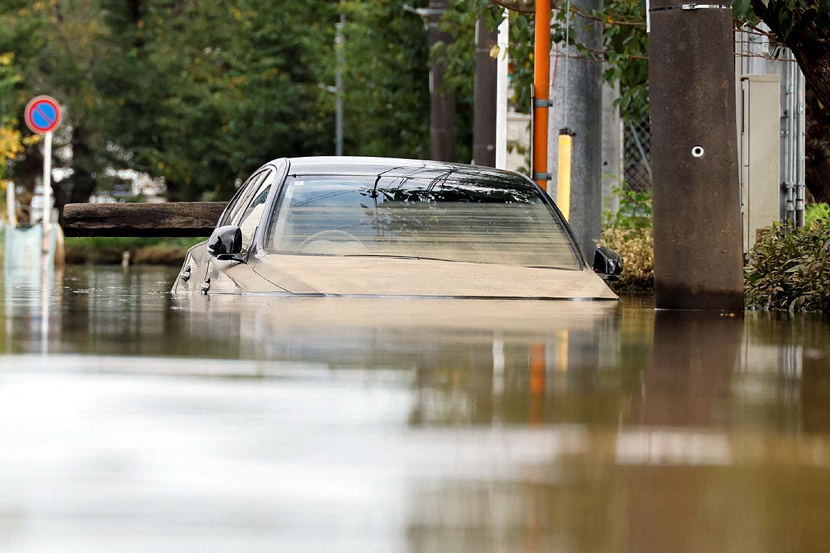 Typhoon Dujuan Japan