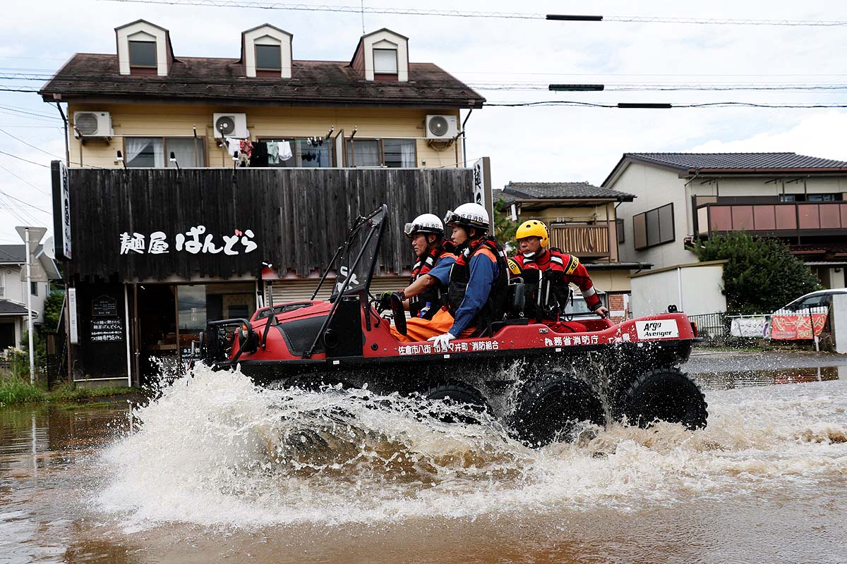 Typhoon Dujuan Japan