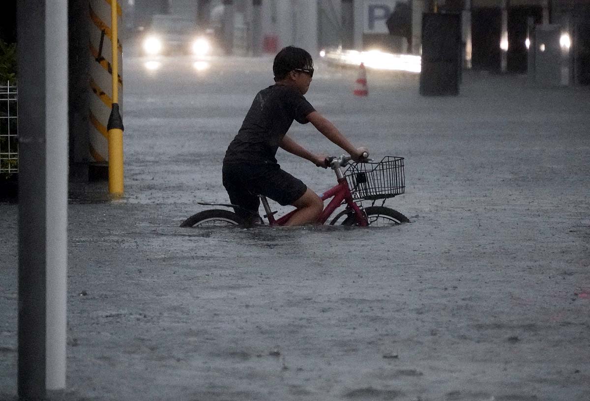 Typhoon Dujuan Japan
