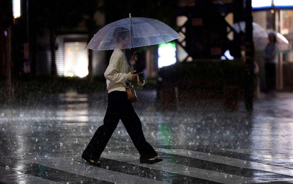 Typhoon Dujuan Japan