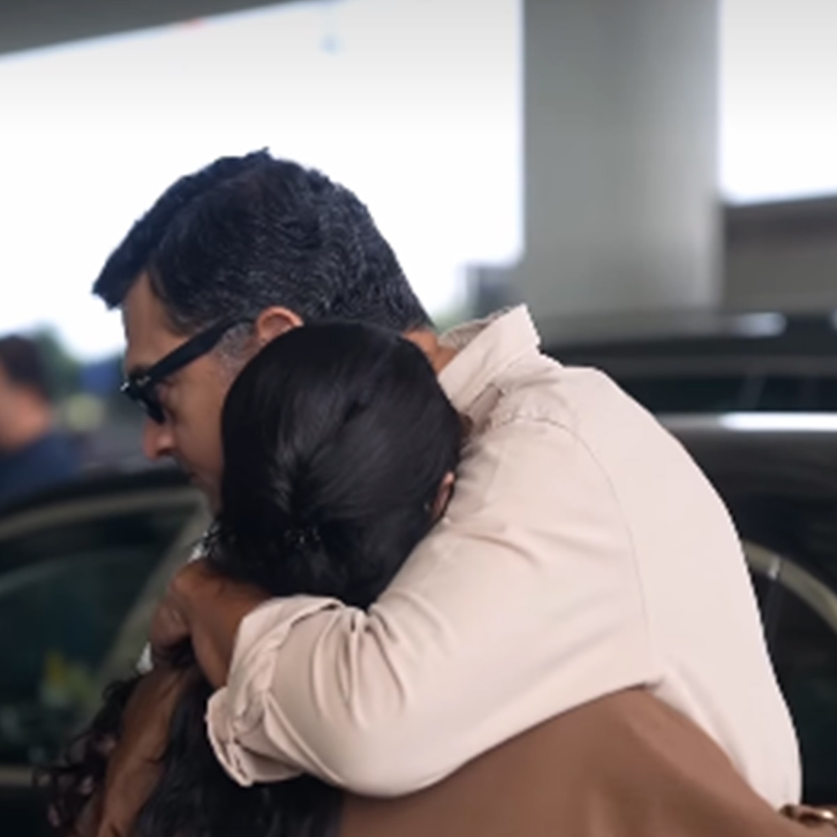 vidya balan liplock with husband