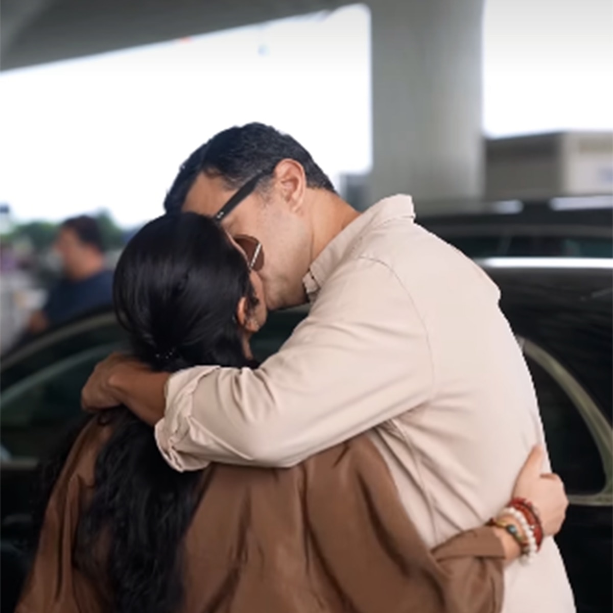 vidya balan liplock with husband