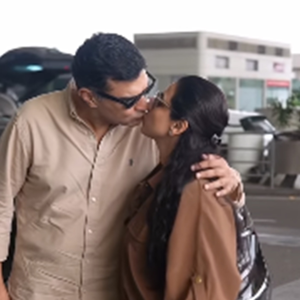 vidya balan liplock with husband