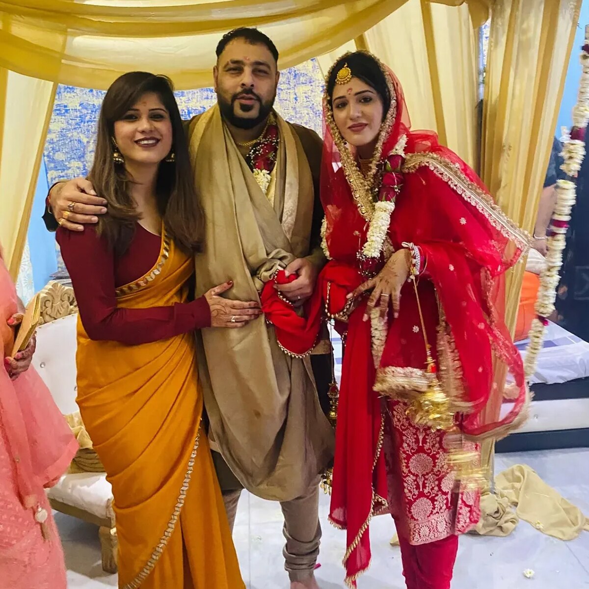 कौन हैं बादशाह की दूसरी पत्नी ईशा रिखी