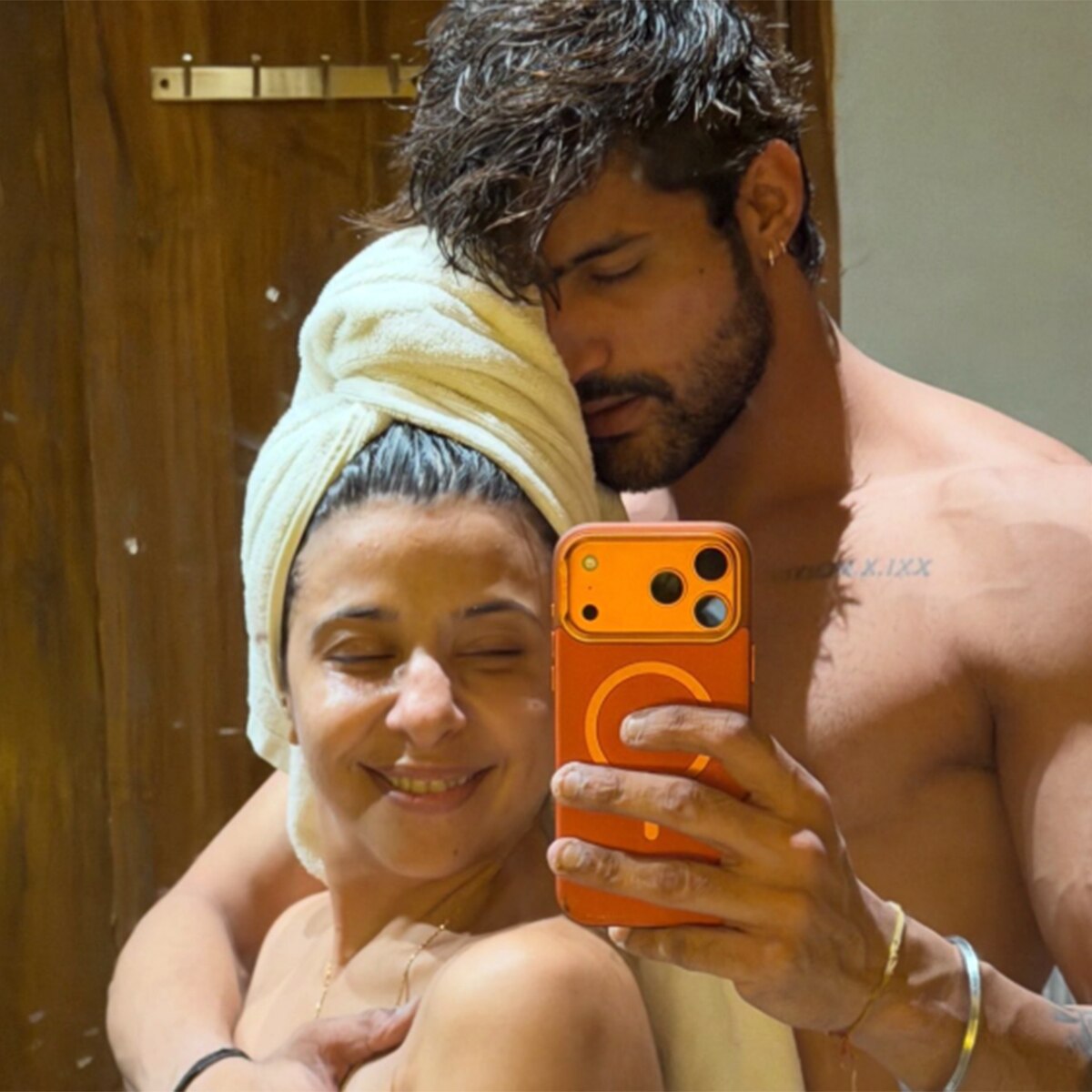   Sorab Bedi Delnaz Daruwala kissing Photos