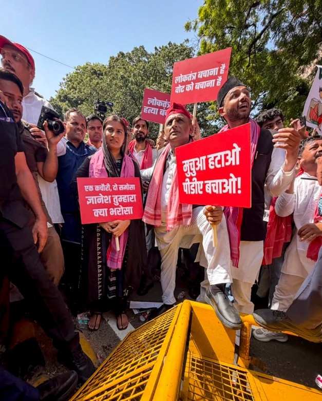 Rahul Gandhi Protest Outside Akashwani Bhawan