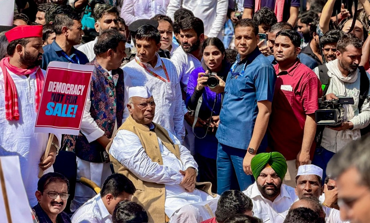 Rahul Gandhi Protest Outside Akashwani Bhawan