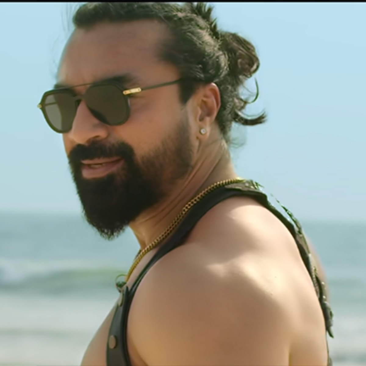  एजाज खान