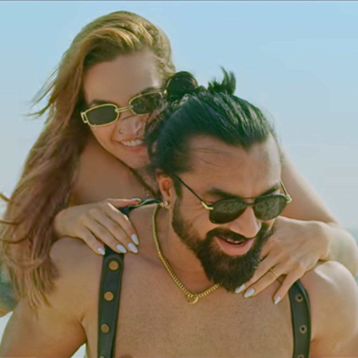 Ajaz Khan trolled for kissing scenes