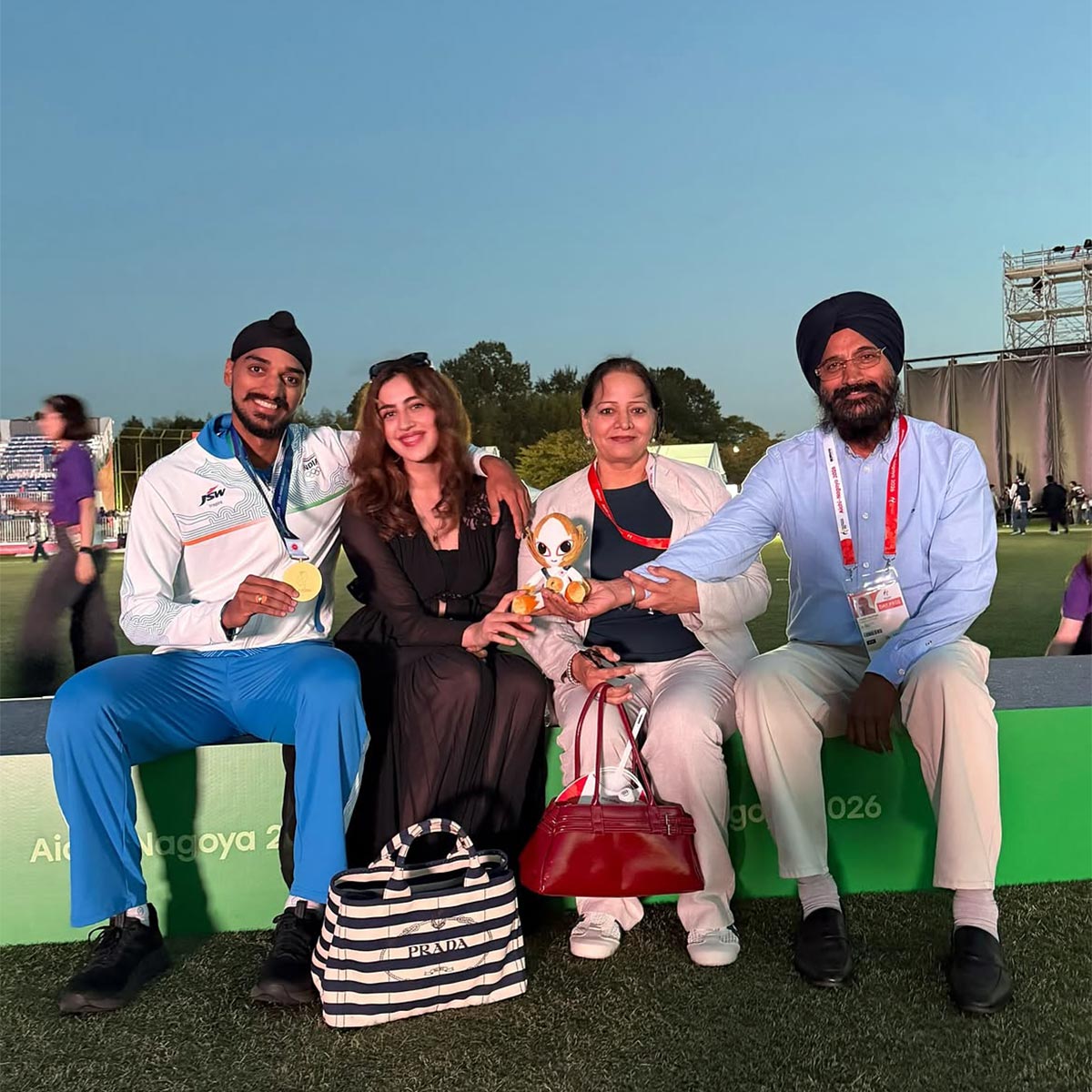 arshdeep singh shares romantic photos with samreen kaur