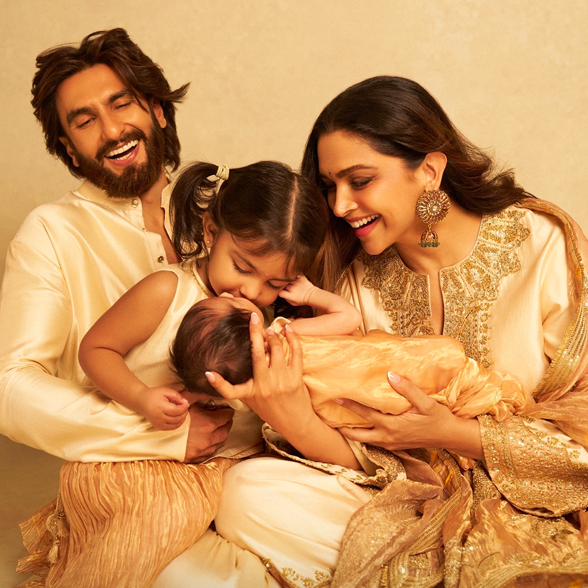 बॉलीवुड सेलेब्स जिन्होंने बेटियों को दिया देवी से जुड़ा नाम. (Photo: Instagram/@Deepikapadukone)