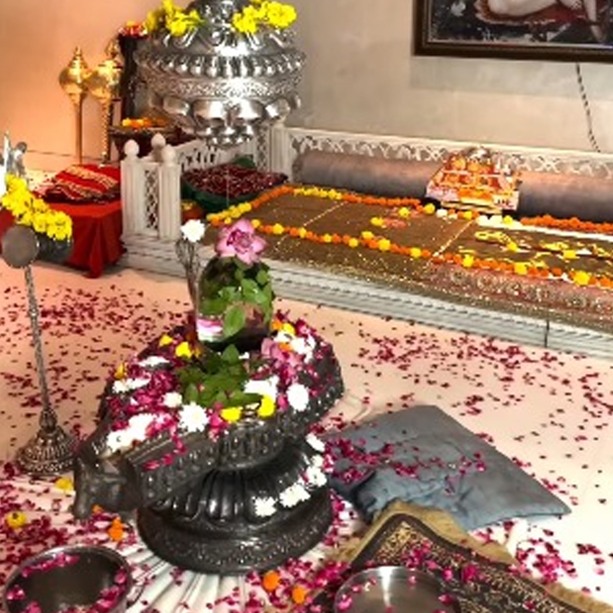 नवजोत सिंह सिद्धू के घर के शिव मंदिर की झलक देखने को मिली. (Photo: Instagram/@navjotsinghsidhu)