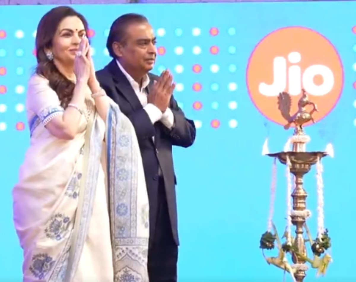 मुकेश-नीता अंबानी ने किया शुक्रिया