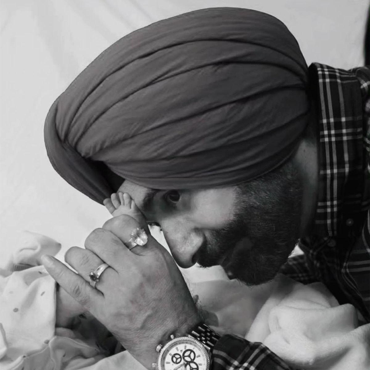 navjot singh sidhu cries with granddaughter arya