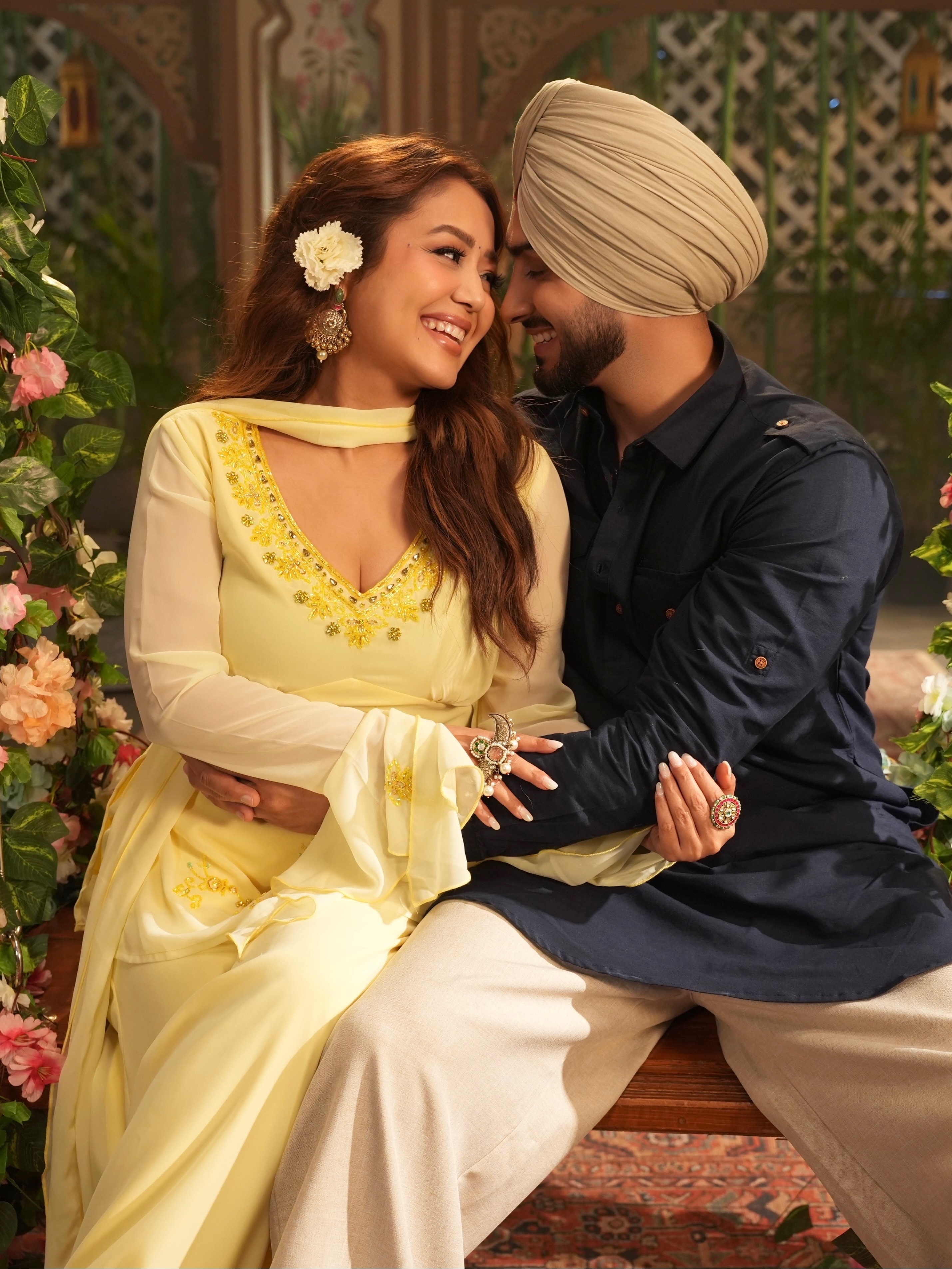 neha kakkar rohanpreet singh romantic kissing photo