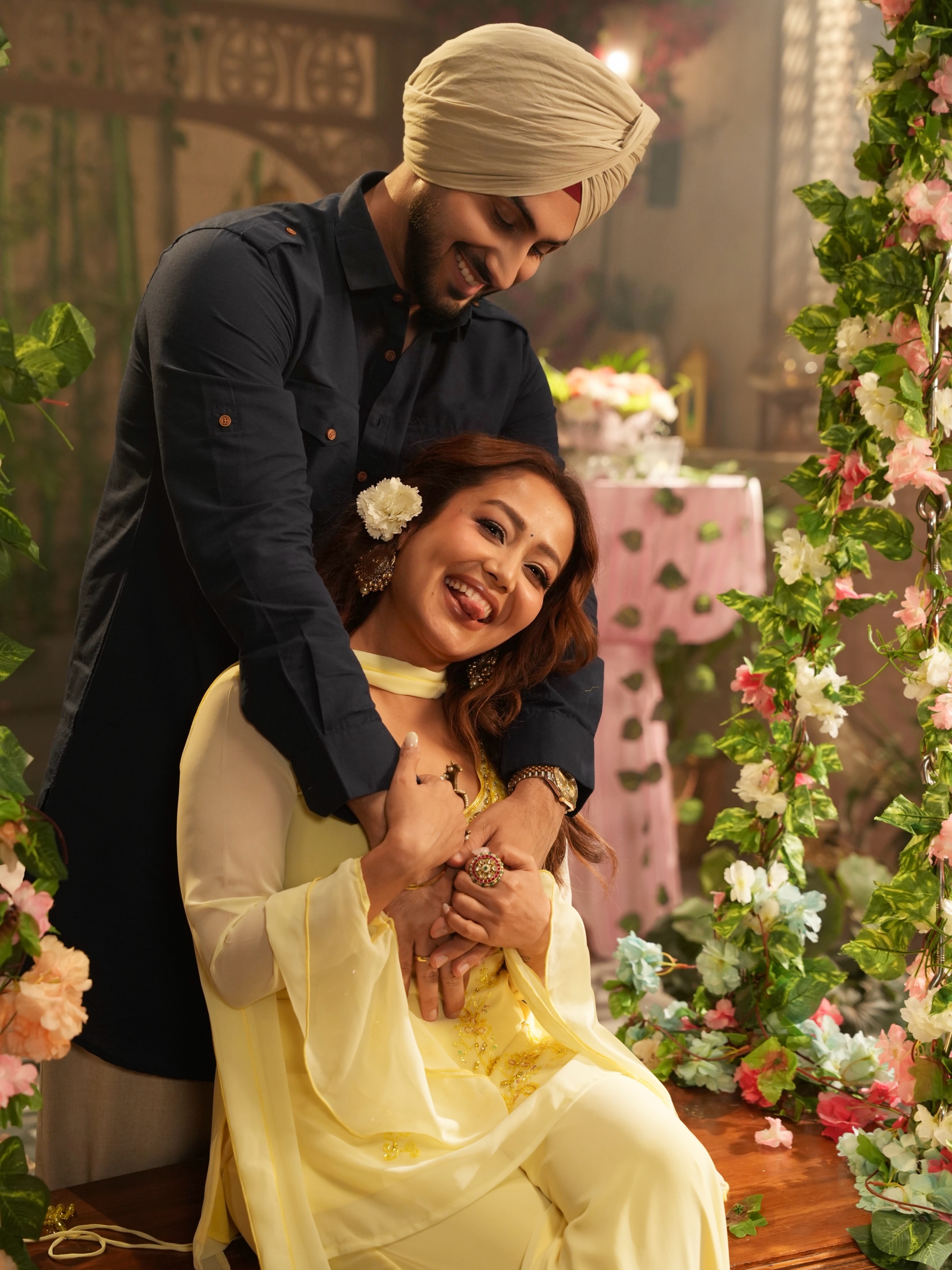 neha kakkar rohanpreet singh romantic kissing photo