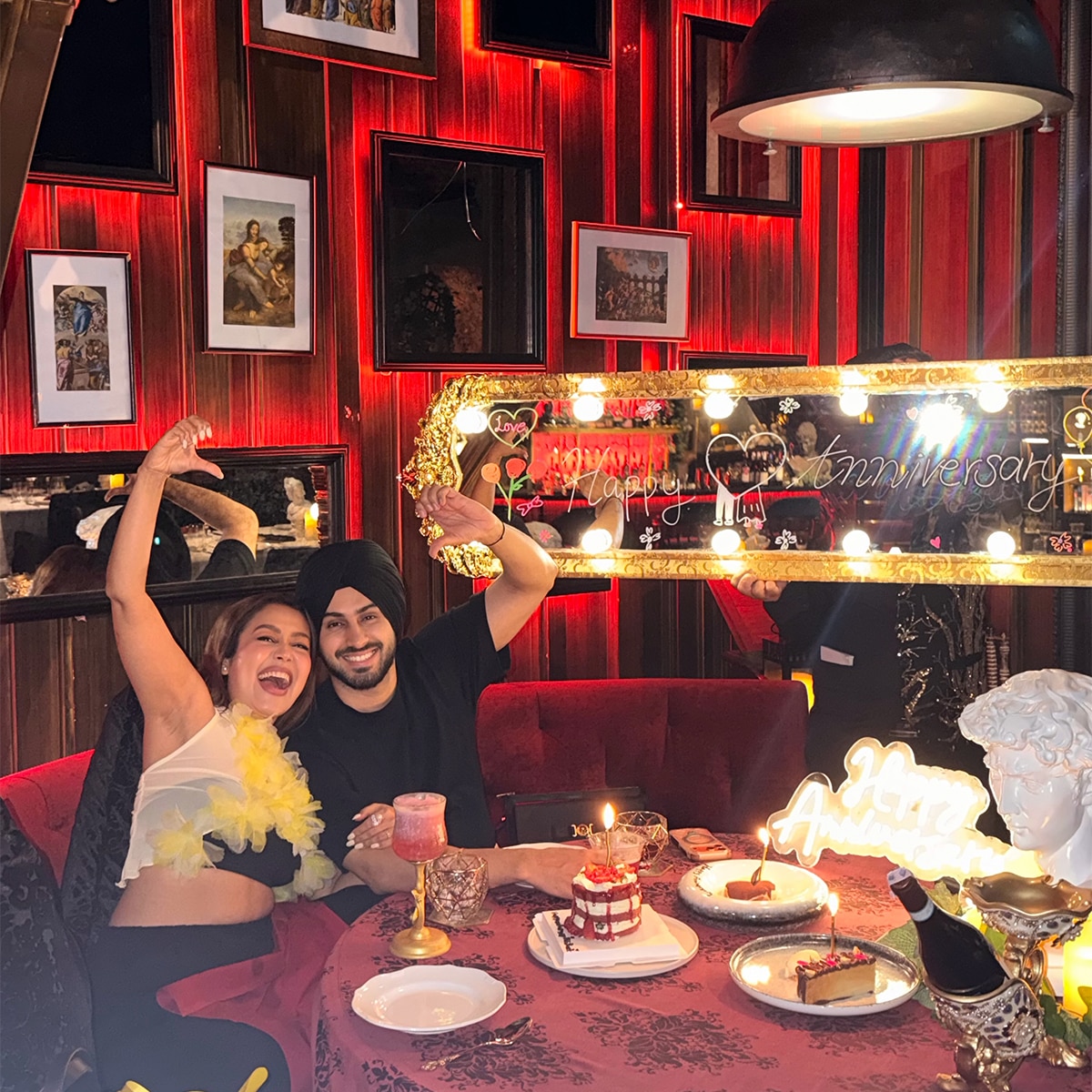 neha kakkar rohanpreet singh romantic kissing photo