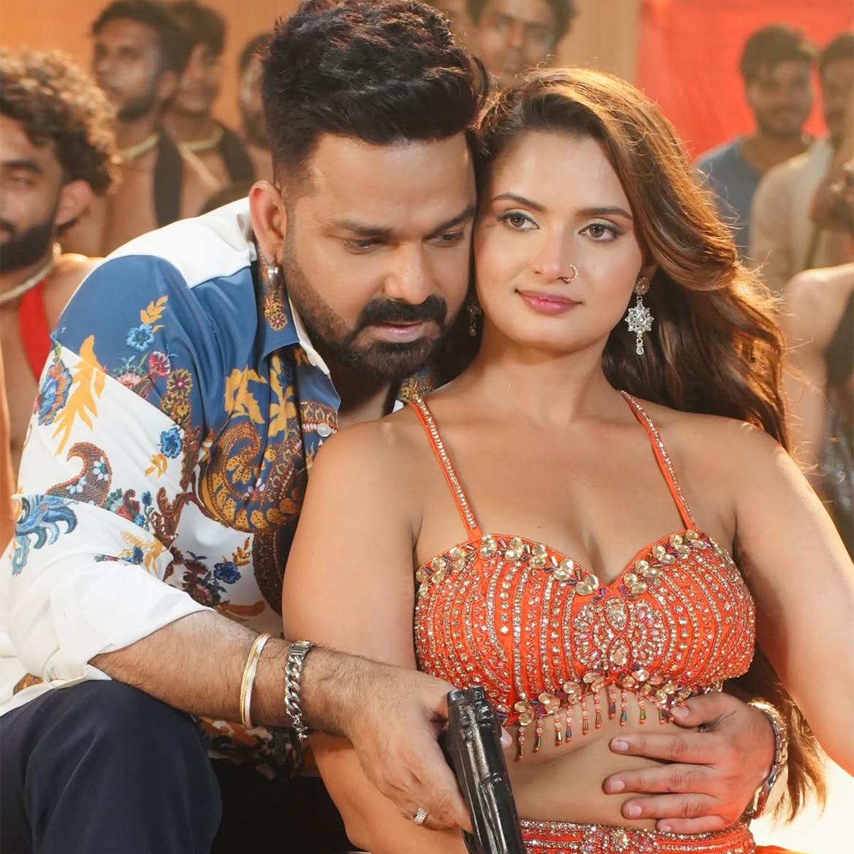 pawan singh neelam giri romantic video
