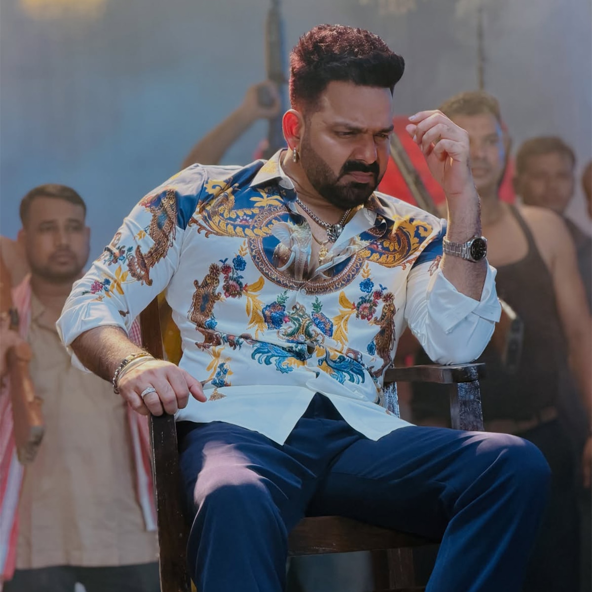 pawan singh neelam giri romantic video