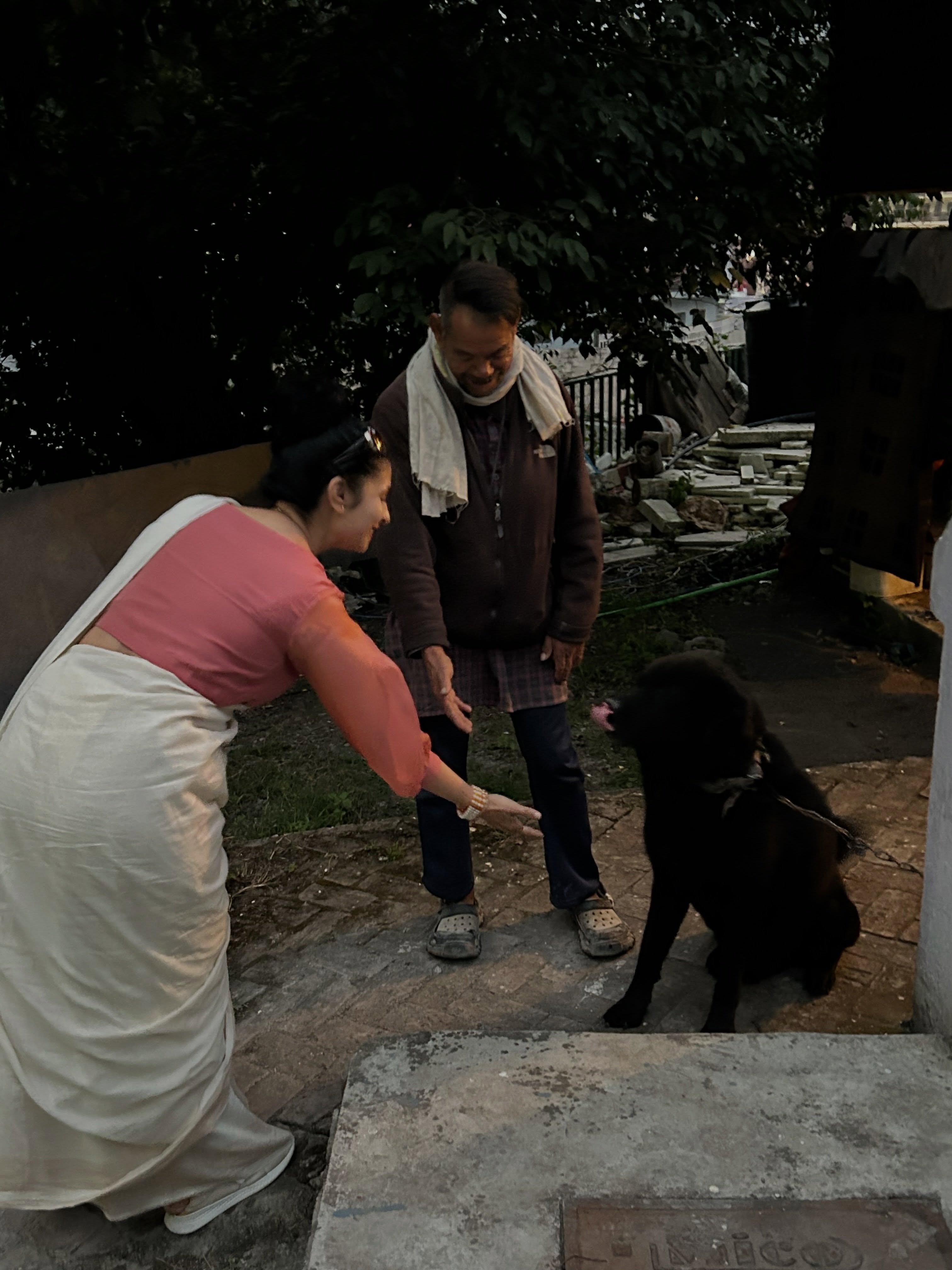 कैंची धाम में तनीषा मुखर्जी