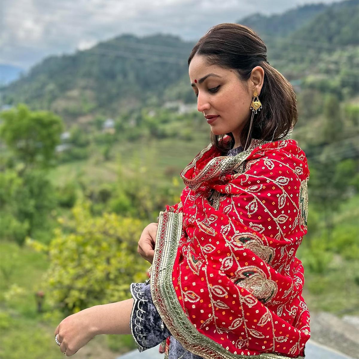 yami gautam aditya dhar moved himachal Pradesh home