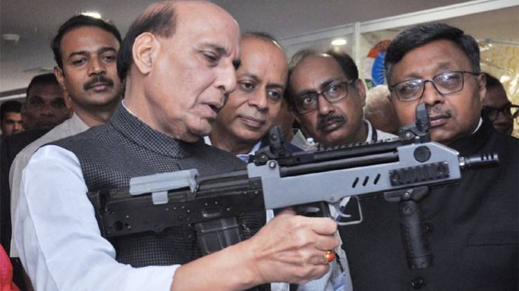 रक्षा मंत्री ने कांग्रेस को घेरा