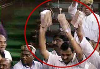 यह कैसा लोकतंत्र है जहां सांसद बिकते हैं