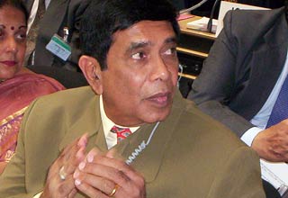 केंद्रीय श्रम मंत्री आस्कर फर्नांडिस