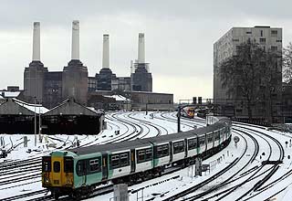 यूरोप में बिछी बर्फ की चादर