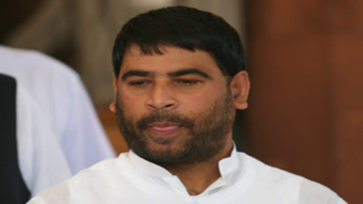 लालू यादव के साले साधु यादव कांग्रेस में शामिल हुए - sadhu yadav brother in law of lalu yadav joined congress - AajTak