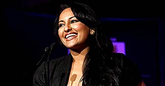 सोनाक्षी सिन्‍हा