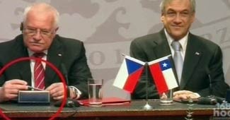 चेक राष्ट्रपति ने चुराई कलम