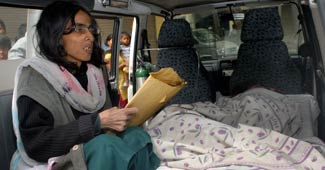 आजाद करायी गई दो बहनों में से एक की मौत