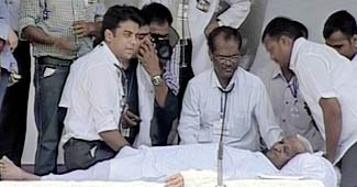 अन्‍ना की हालत पर पैनी नजर