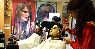 महिलाएं और मेक-अप