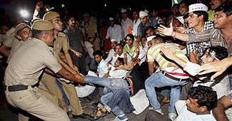 अन्ना समर्थक गिरफ्तार