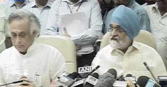 मोंटेक सिंह अहलूवालिया एवं जयराम रमेश