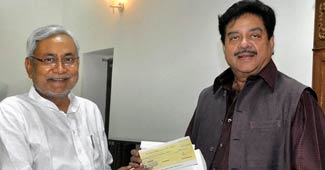 नीतीश कुमार-शत्रुघ्न सिन्हा