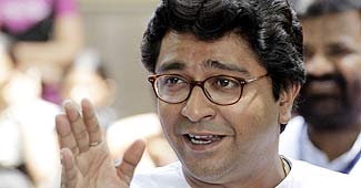 मुंबई में उत्तर भारतीय ऑटो वालों की पिटाई